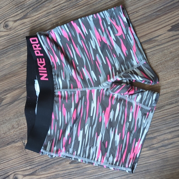 Nike Running Shorts - Picture 6 of 6